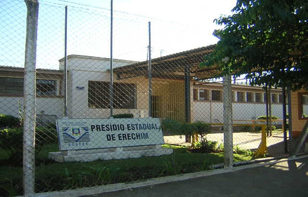 Ir para  <p>Na manh&atilde; desta ter&ccedil;a-feira, 15, agentes da Susepe ao realizar a contagem dos presos perceberam a fuga de seis indiv&iacute;duos.</p>

<p>Segundo informa&ccedil;&otilde;es da Brigada...